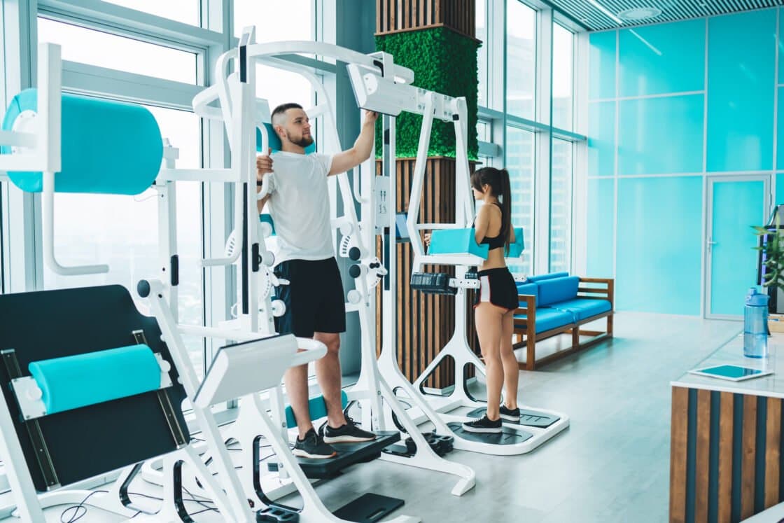 Couple training together in a gym